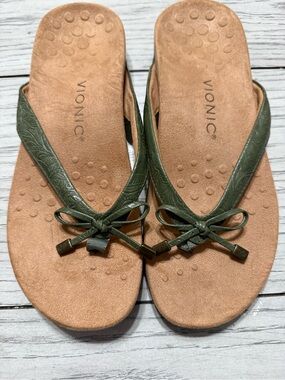 Vionic Olive Green Bow-Accent Thong Sandals size 9
